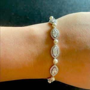 NWT NADRI
Stunning Feminine Crystal Station CZ Crystal Bracelet